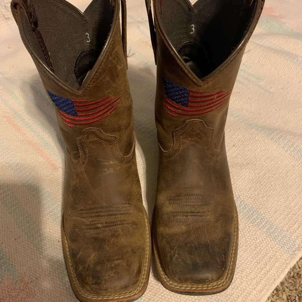 Ariat boys American flag boots. Size 3.